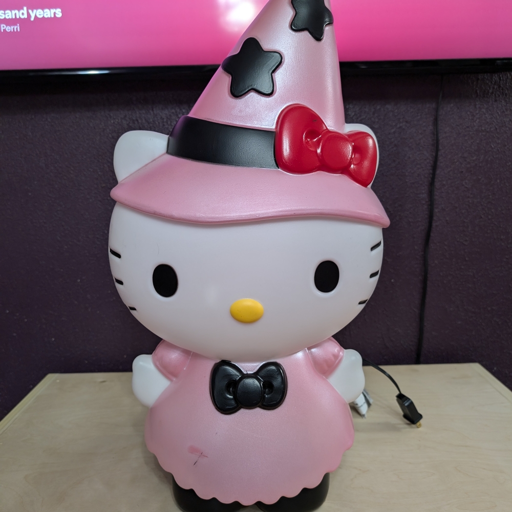 Hello Kitty Pink Witch Lamp